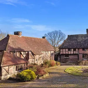 Finest Retreats - Sandhill With Hot Tub Turners Hill