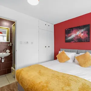 Argyll Self-contained Studio With En-suite Near Heathrow Southall