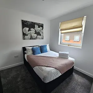 Panoramic City Views, Free Wifi, Canary Wharf Penthouse London